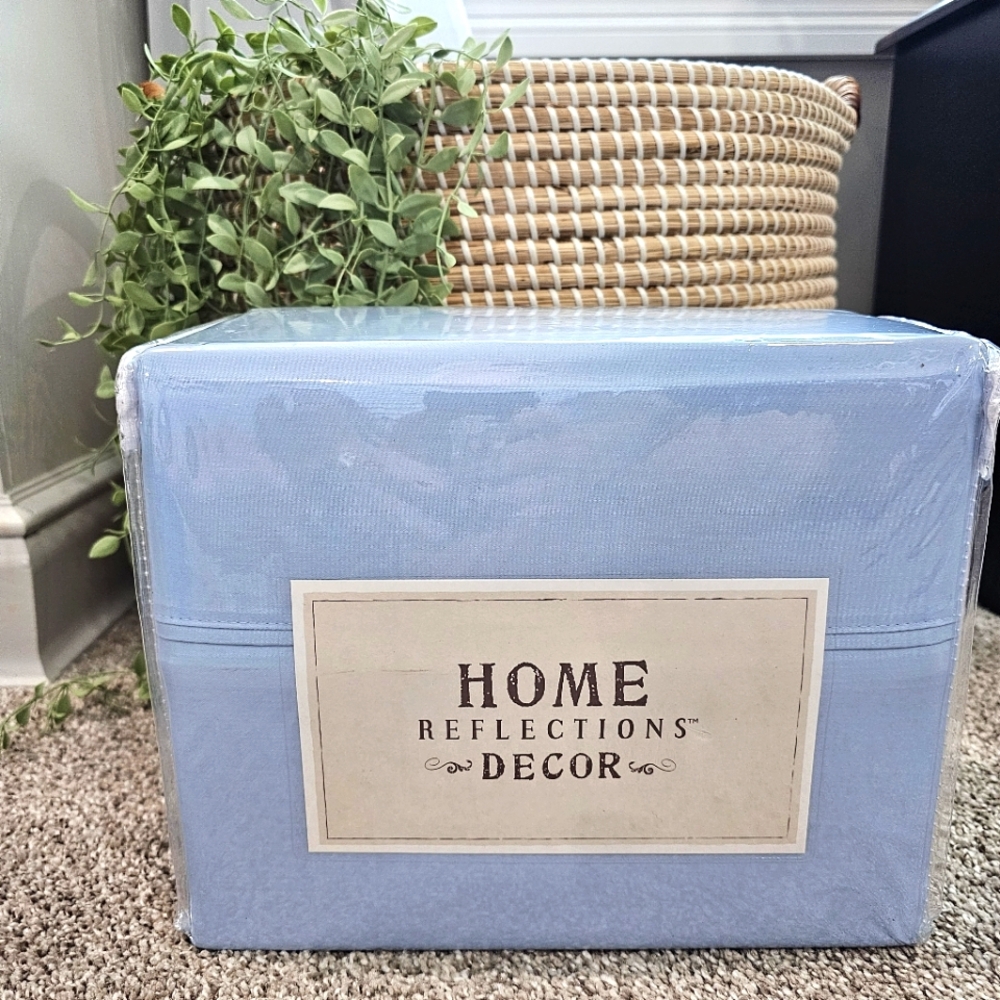 Home Reflections Decor 2000 Count King Size Sheet Set. New In Packaging, Blue